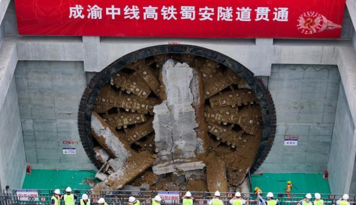 成渝中线高铁蜀安隧道顺利贯通 即将启动铺轨