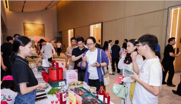 浙江兰溪杨梅陆续上市 多方共话舌尖“梅”好